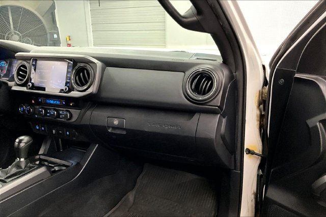 Used 2020 Toyota Tacoma TRD Off-Road AWD/4WD image 19