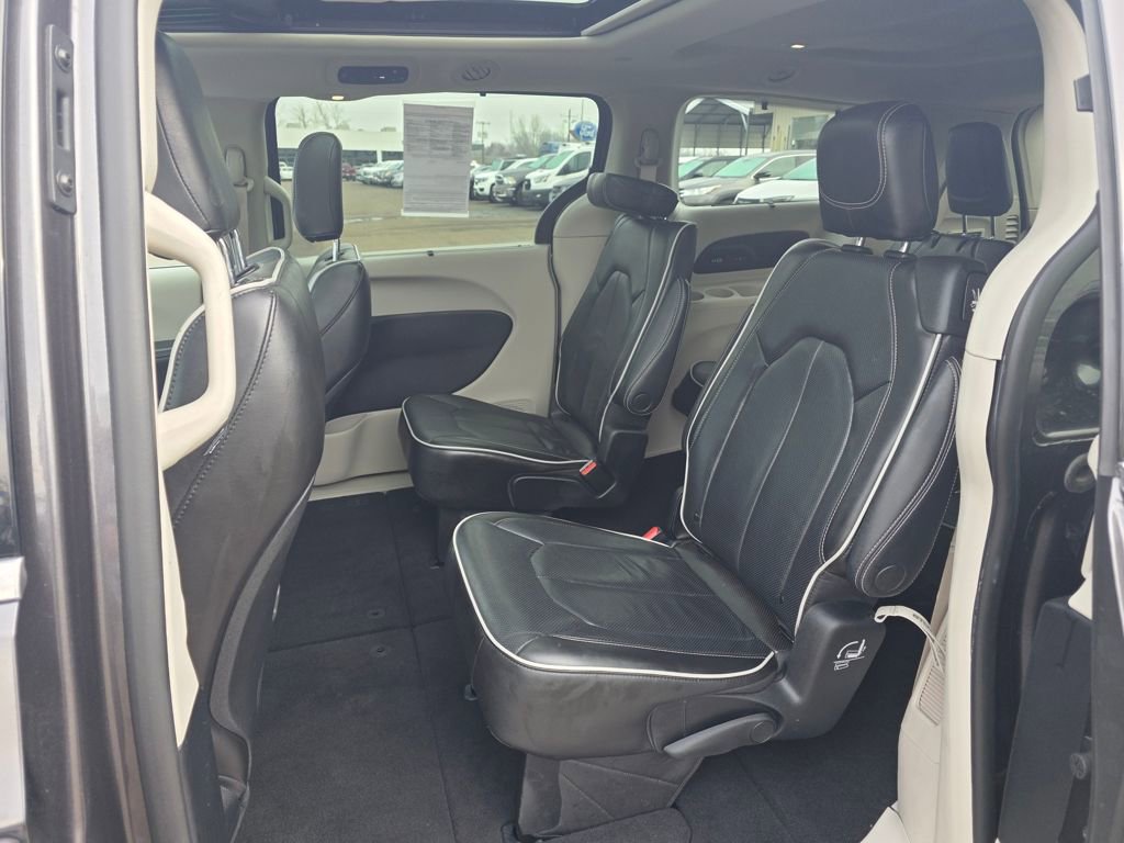 Used 2022 Chrysler Pacifica Limited image 11