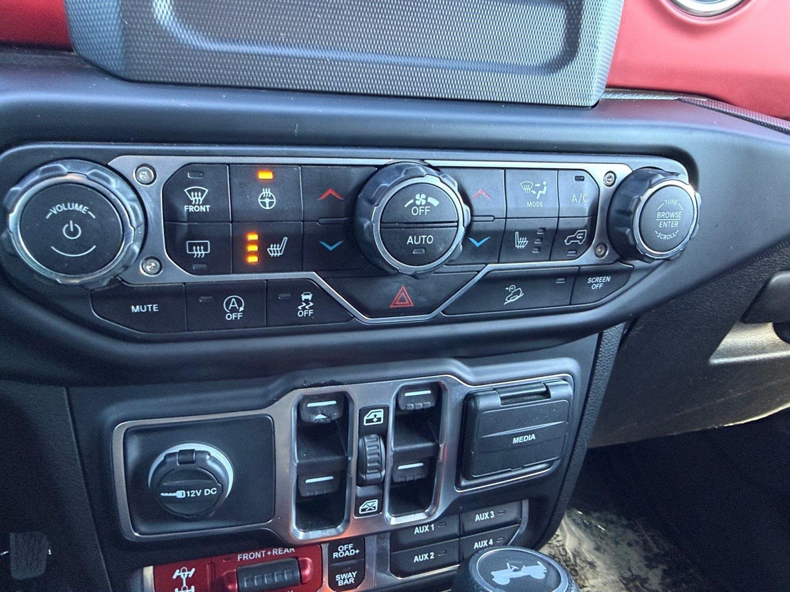 Used 2021 Jeep Wrangler Unlimited Rubicon w/ Cold Weather Group AWD/4WD image 18