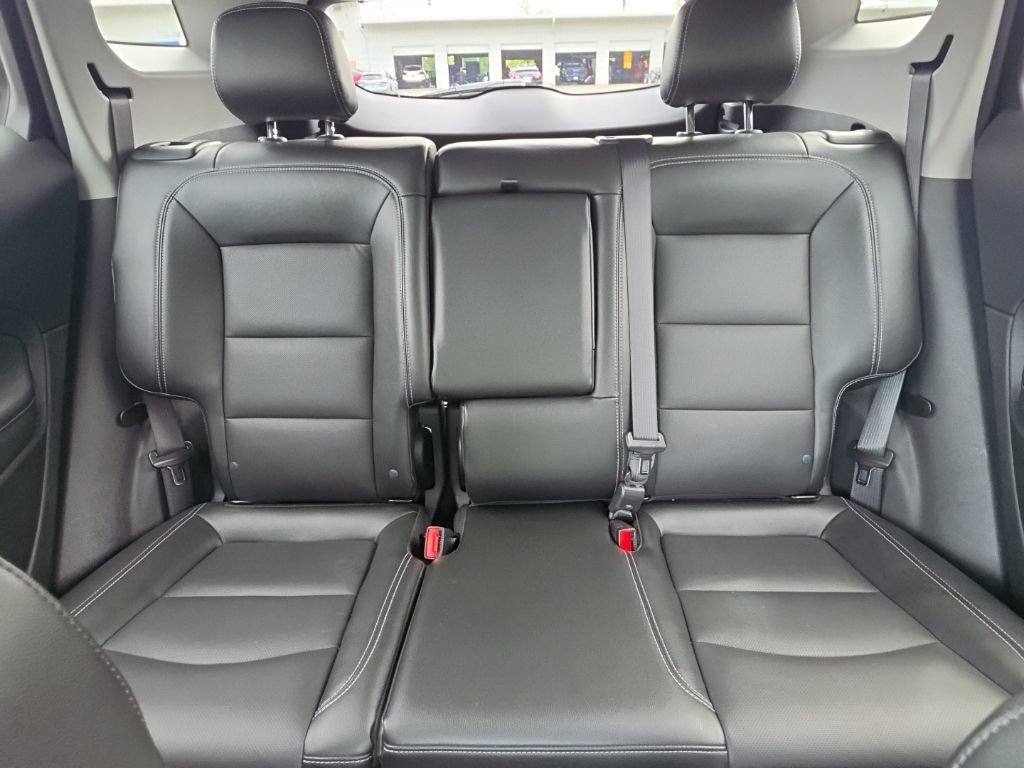 Used 2024 GMC Terrain SLT w/ Elevation Edition FWD image 33