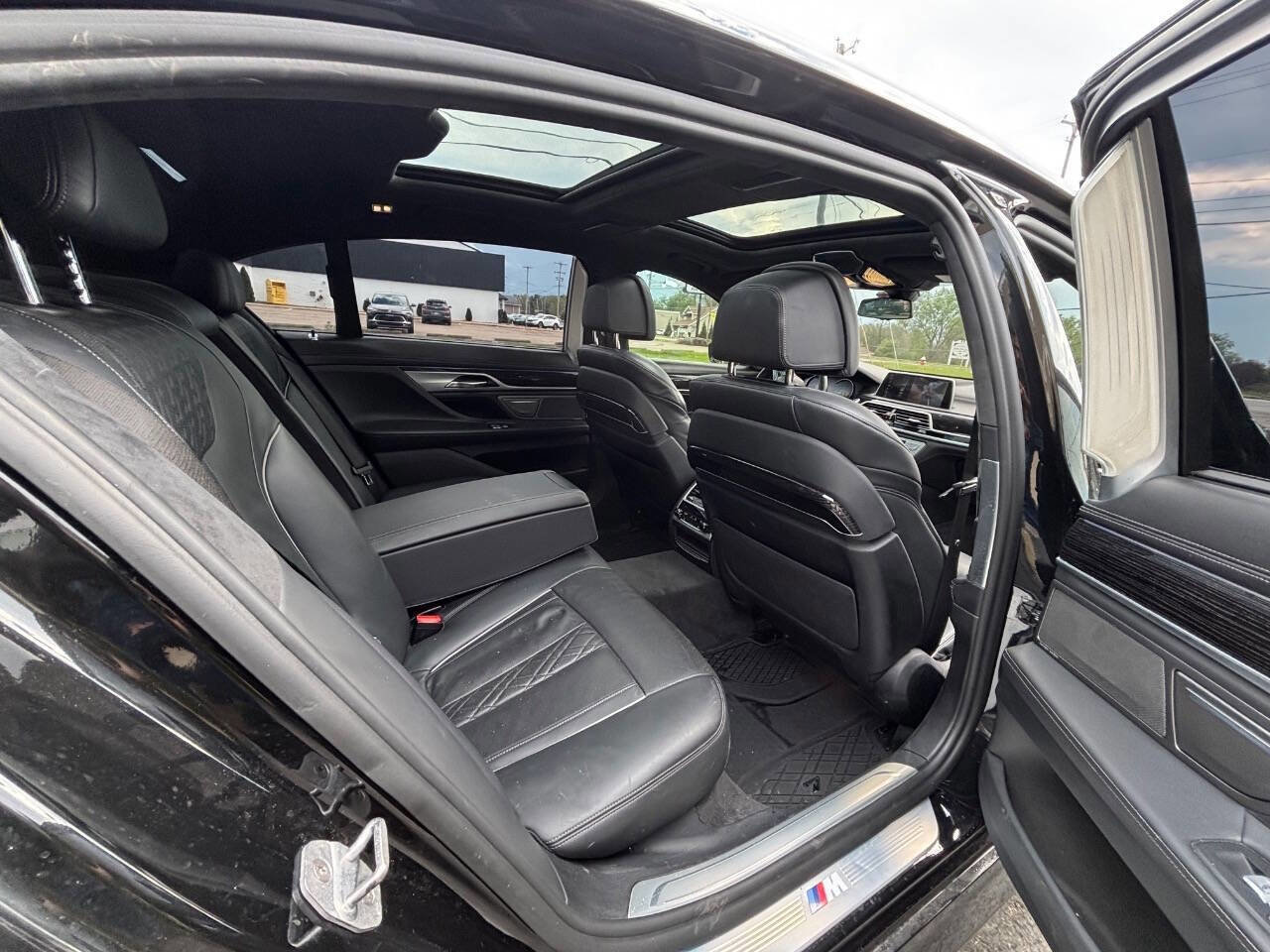 Used 2018 BMW 750i xDrive AWD/4WD image 9