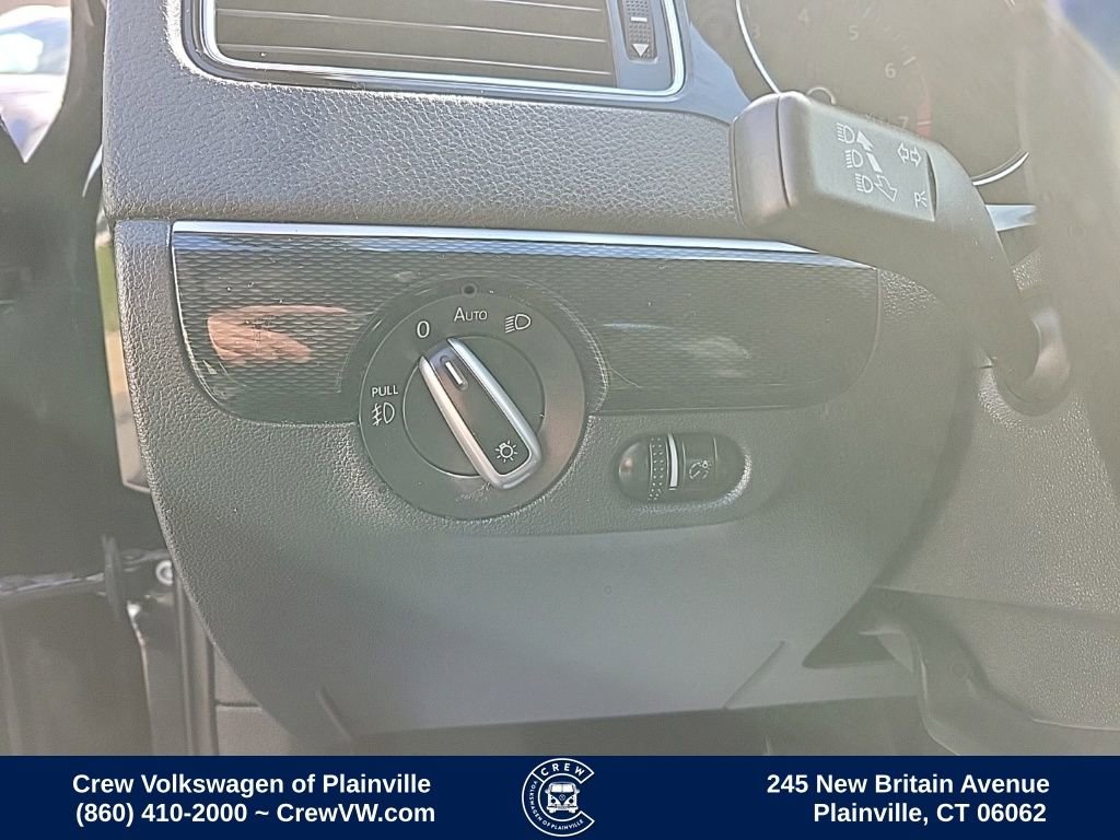 Used 2016 Volkswagen Jetta SEL w/ Lighting Package image 39