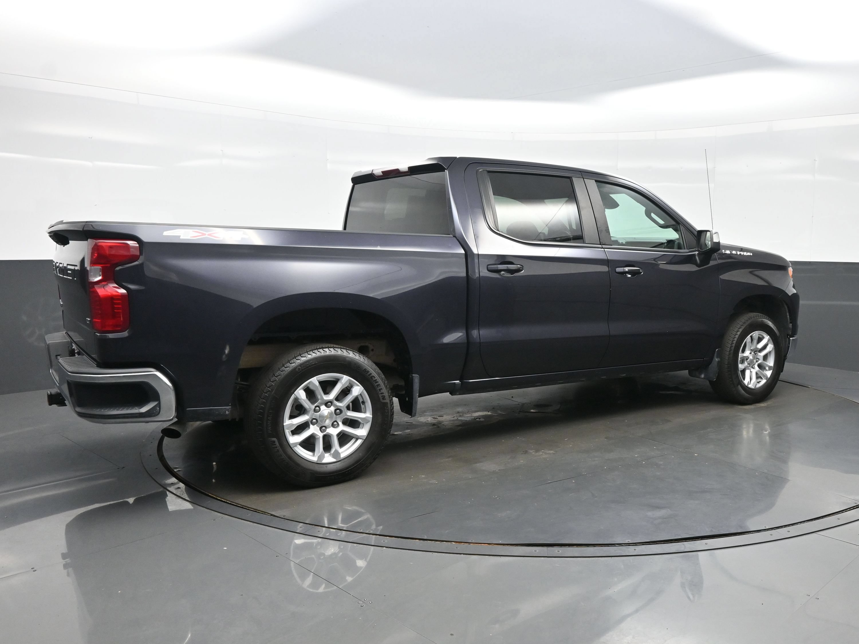 Used 2024 Chevrolet Silverado 1500 LT AWD/4WD image 6