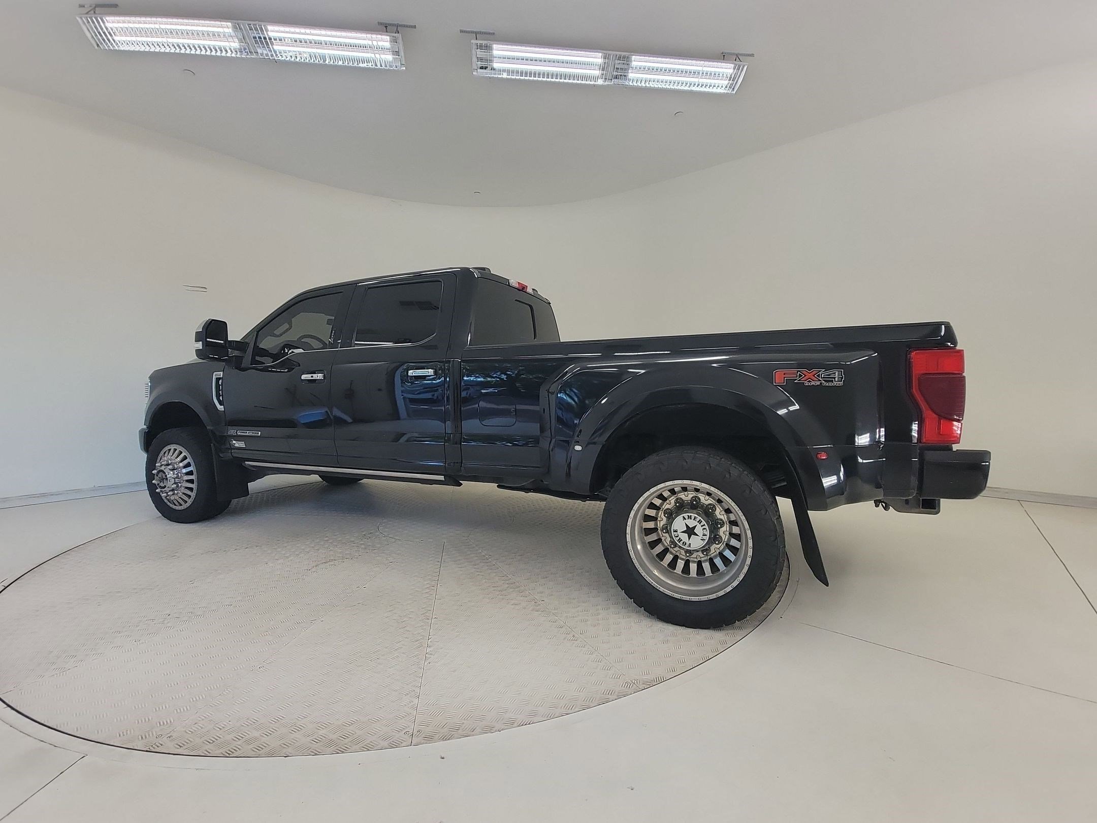 Used 2022 Ford F350 Platinum image 3