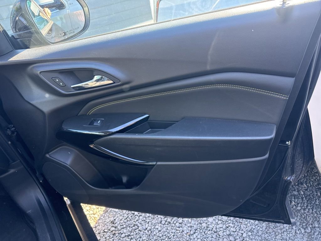 Used 2025 Chevrolet Trax ACTIV w/ Sunroof Package image 10