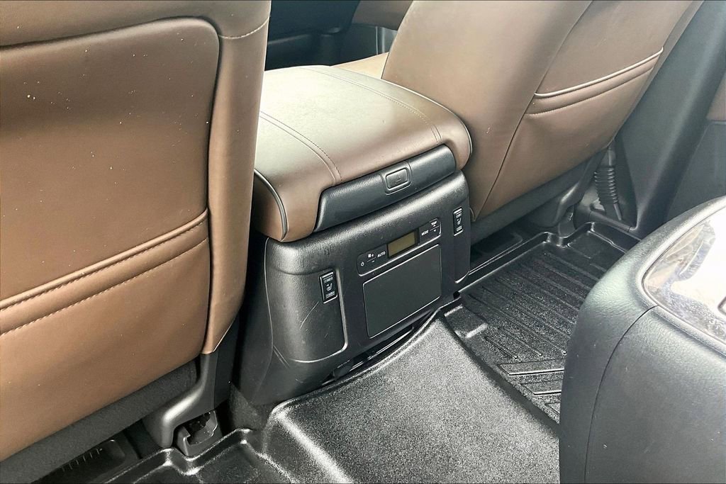 Used 2023 Nissan Armada Platinum w/ Captain's Chairs Package RWD image 10