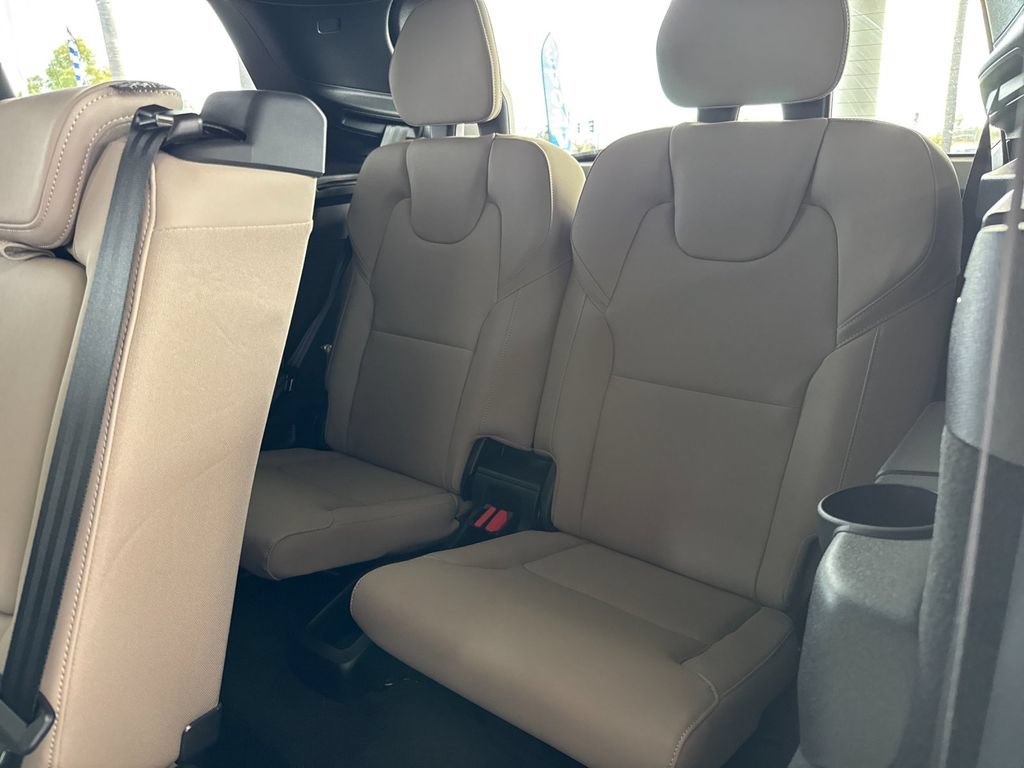 New 2026 Volvo XC90 B6 Plus w/ Protection Package Premier AWD/4WD image 14