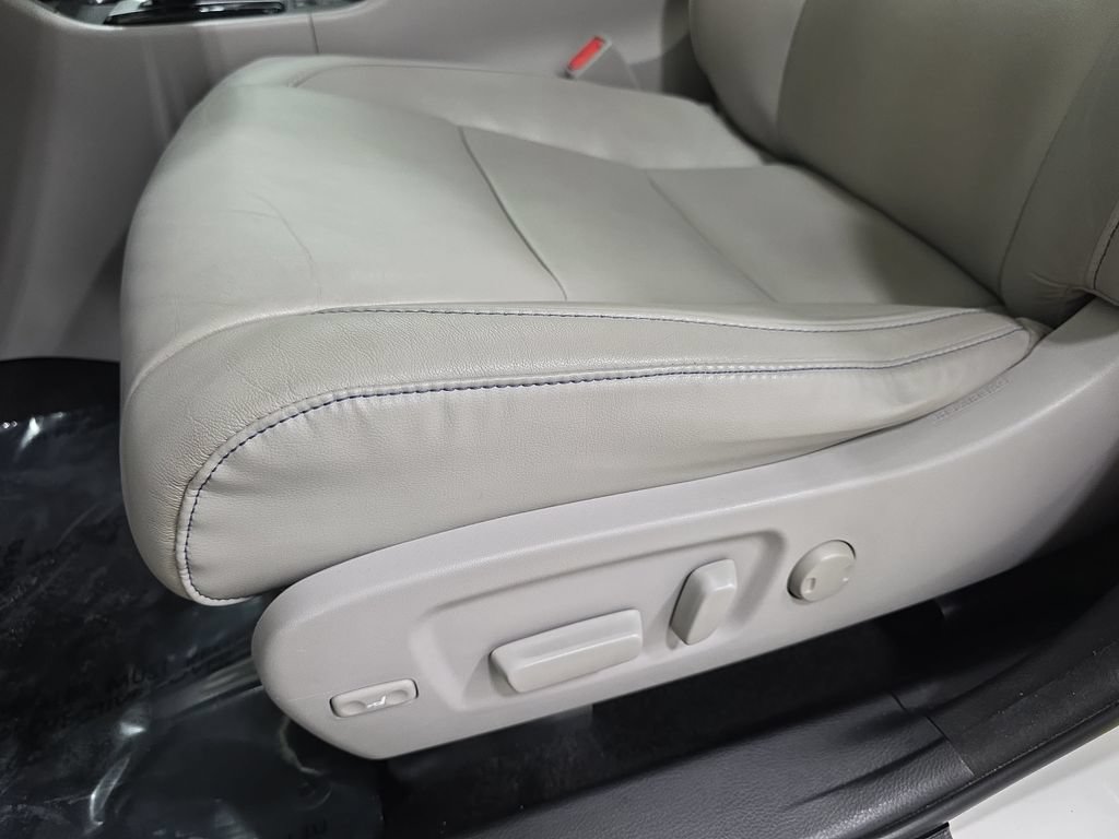 Used 2018 Toyota Highlander XLE w/ Protection Package #3 AWD/4WD image 29