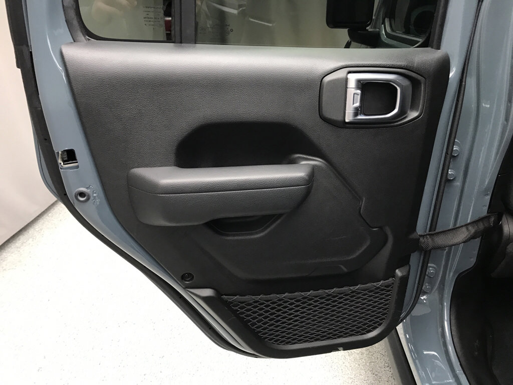 Used 2024 Jeep Gladiator Sport AWD/4WD image 13