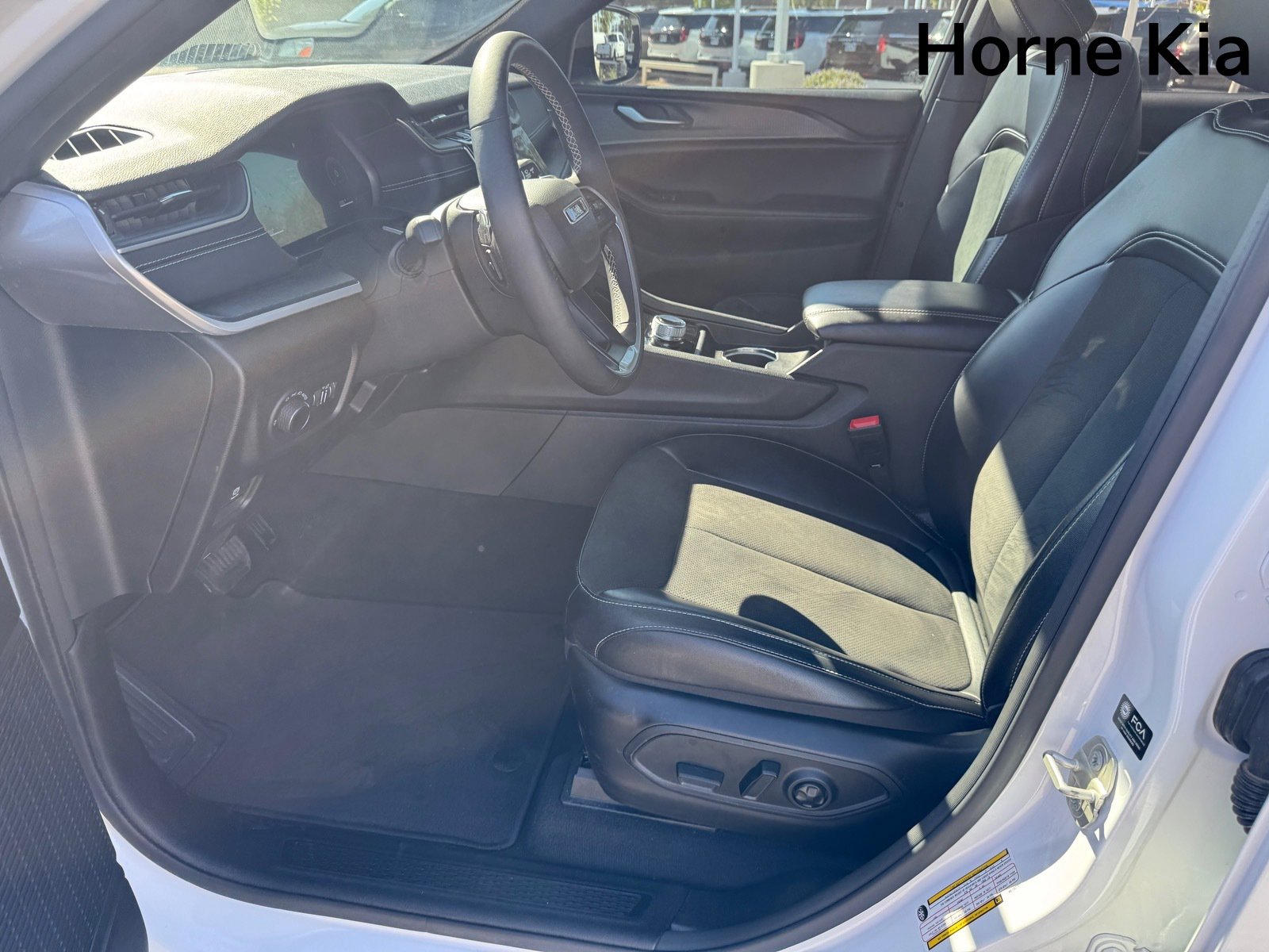 Used 2024 Jeep Grand Cherokee Altitude image 10