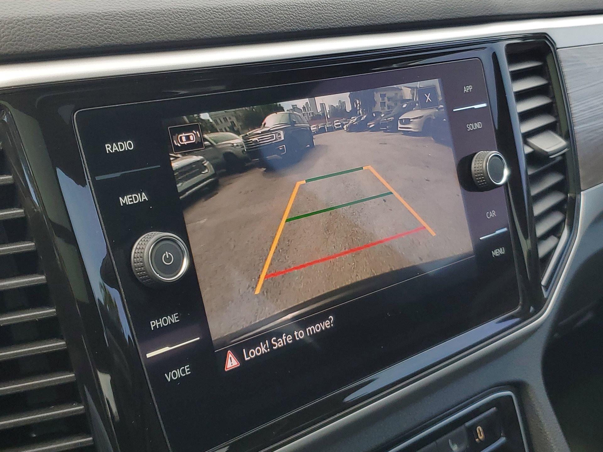 Used 2022 Volkswagen Atlas Cross Sport SE w/ Panoramic Sunroof Package image 29