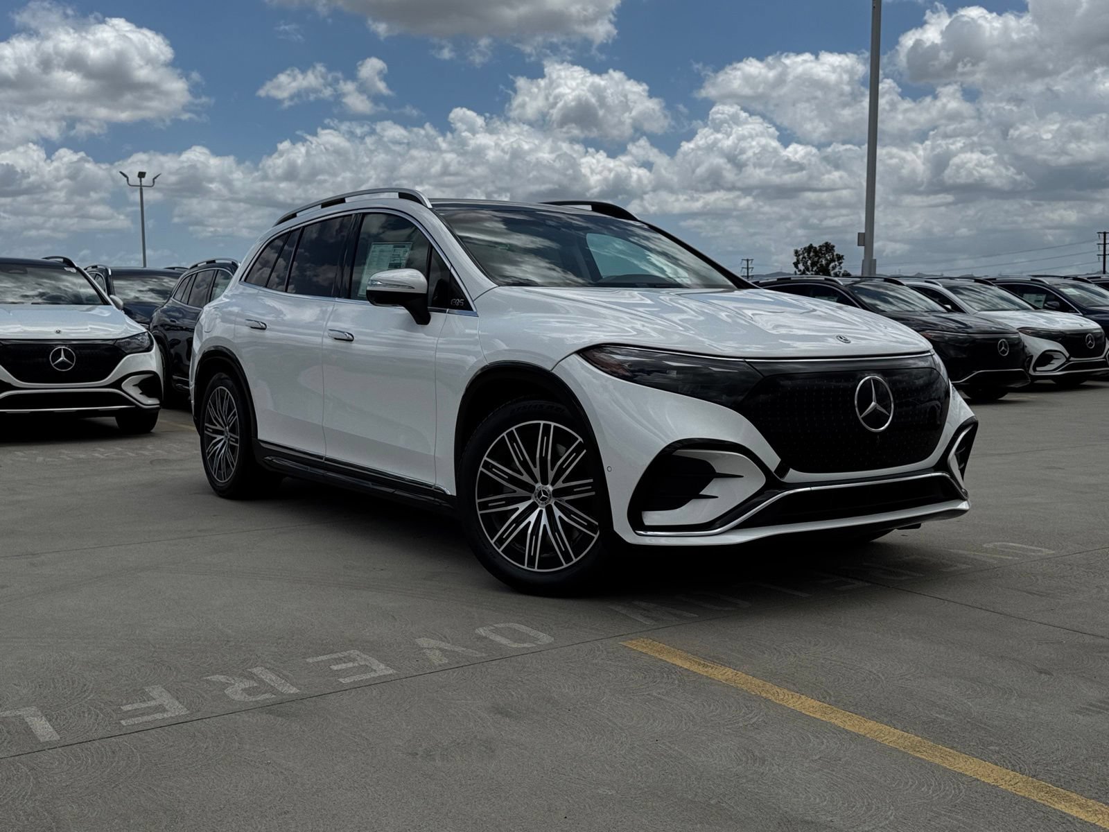 New 2026 Mercedes-Benz EQS 400 4MATIC SUV image 1