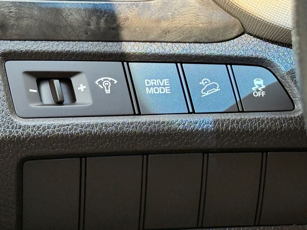 Used 2017 Hyundai Santa Fe Sport FWD image 19