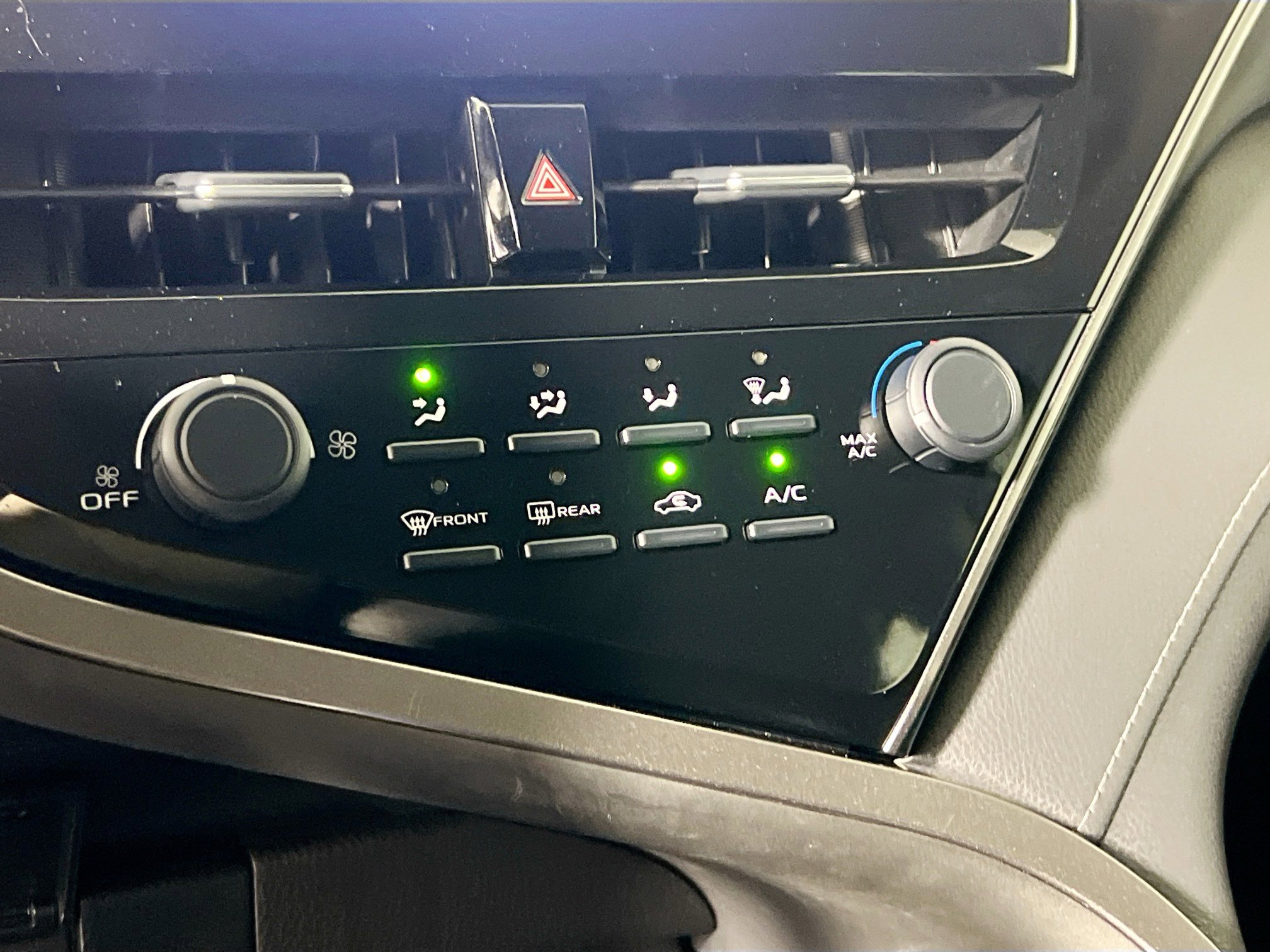 Used 2021 Toyota Camry LE w/ Carpet Mat Package (TMS) image 26