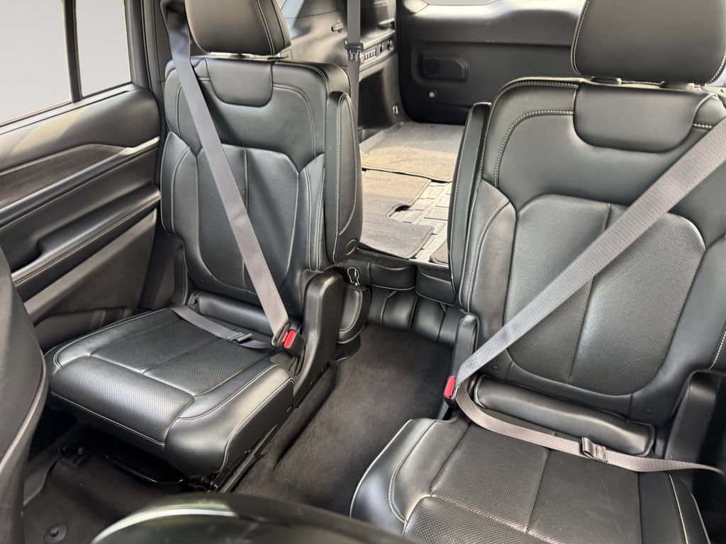 Used 2021 Jeep Grand Cherokee L Overland w/ Luxury Tech Group IV AWD/4WD image 13