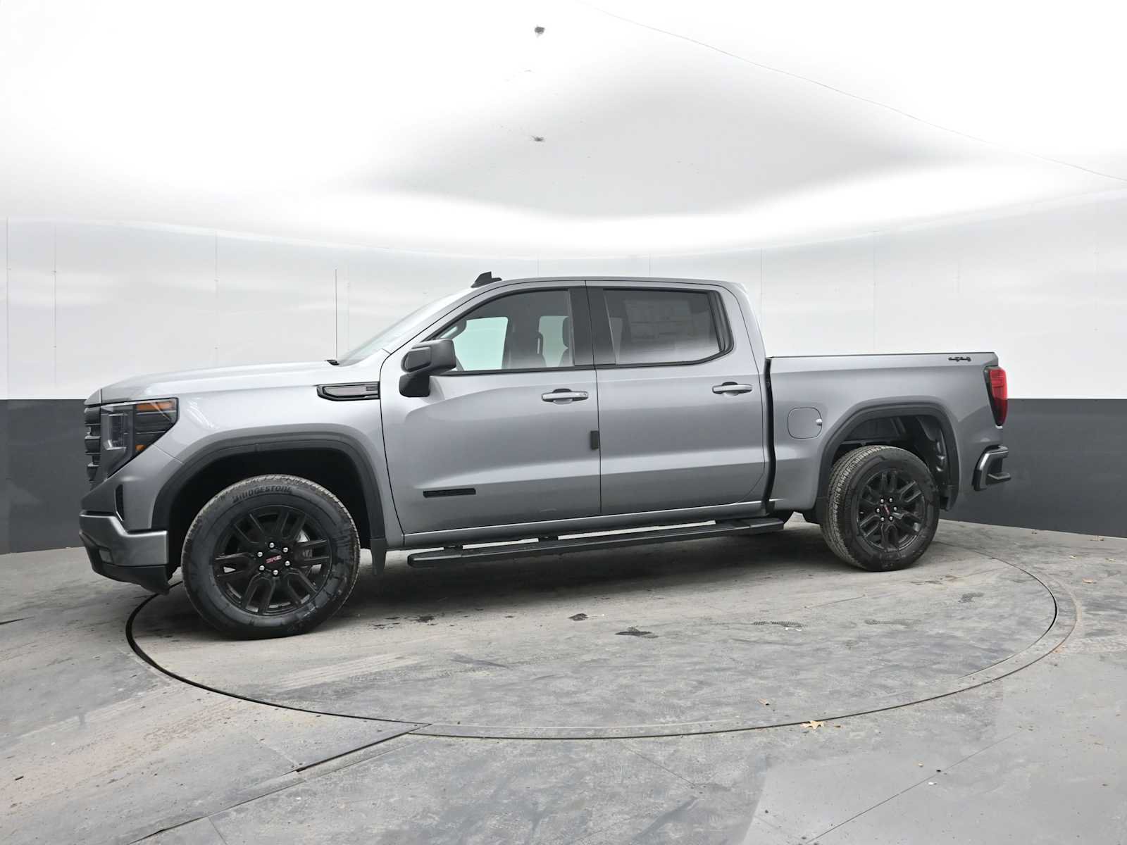New 2026 GMC Sierra 1500 Elevation w/ LPO, Elevation Black Package AWD/4WD image 4