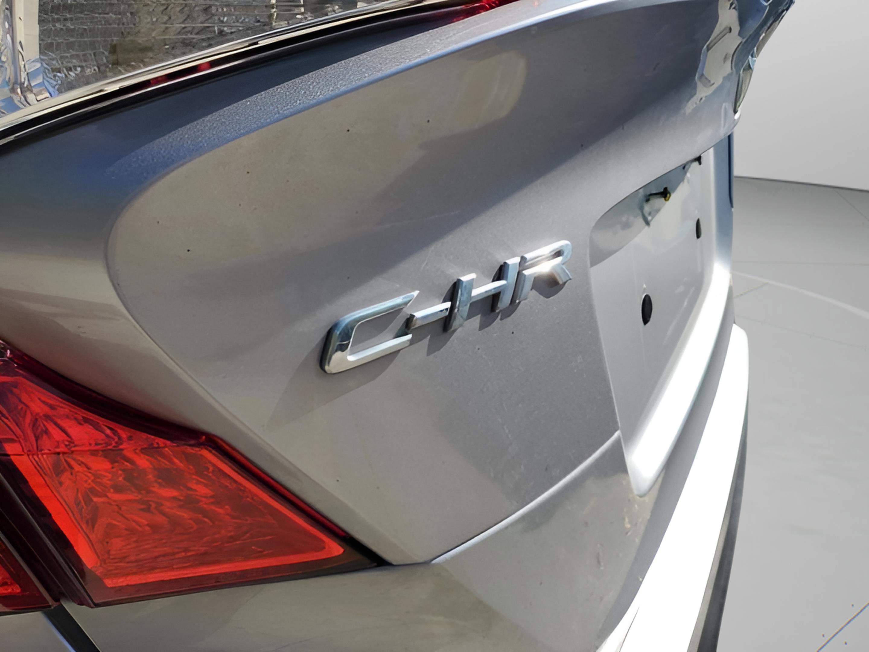 Used 2019 Toyota C-HR LE image 30