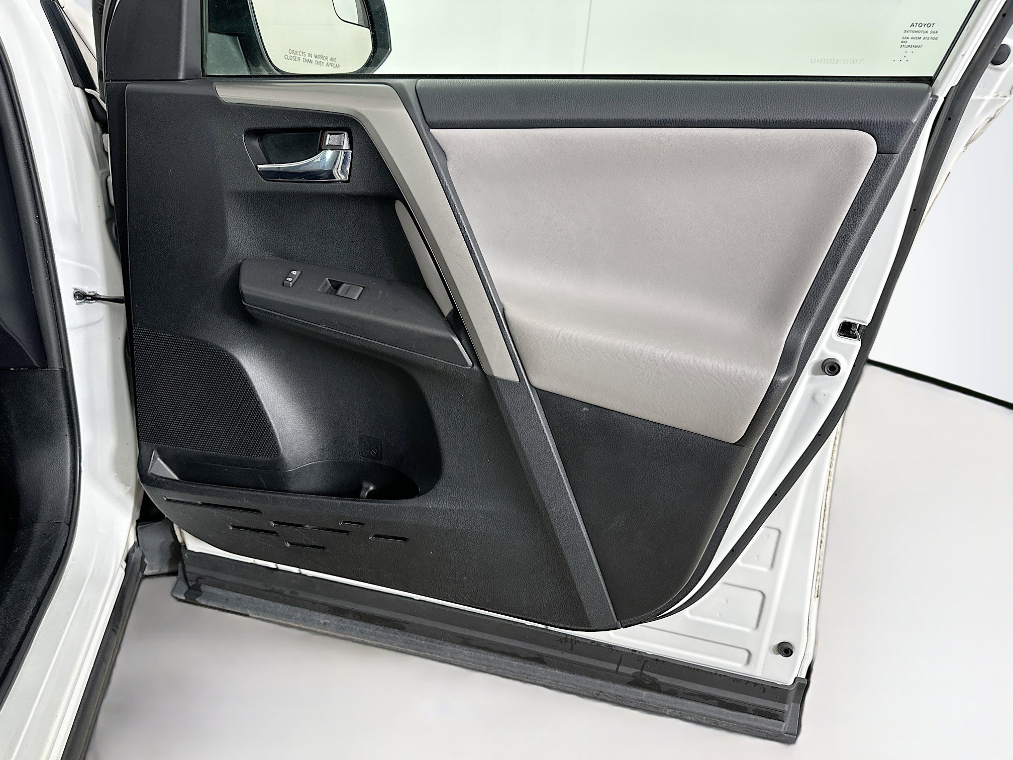 Used 2016 Toyota RAV4 XLE image 32