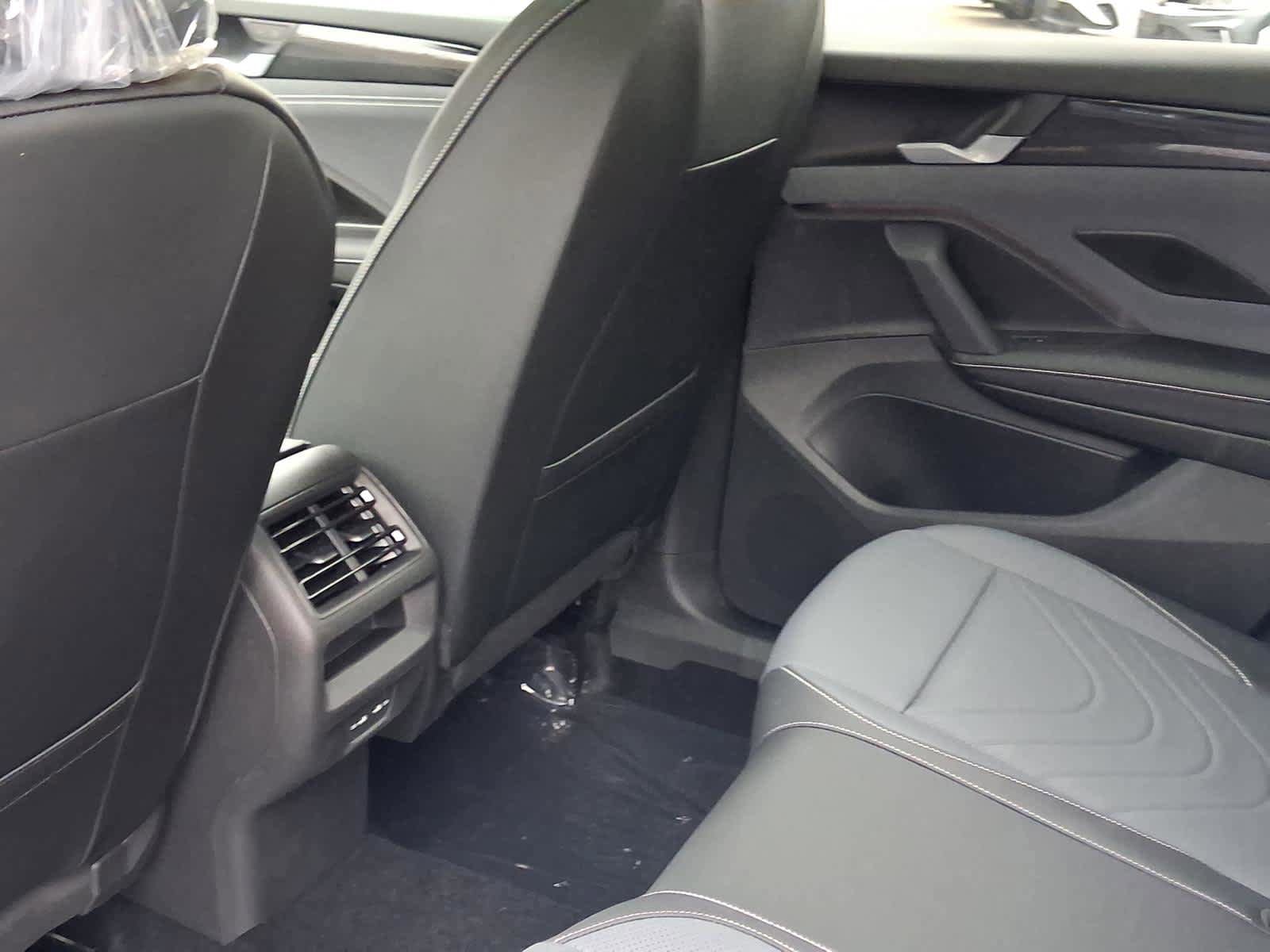 New 2026 Volkswagen Tiguan SE AWD/4WD image 11