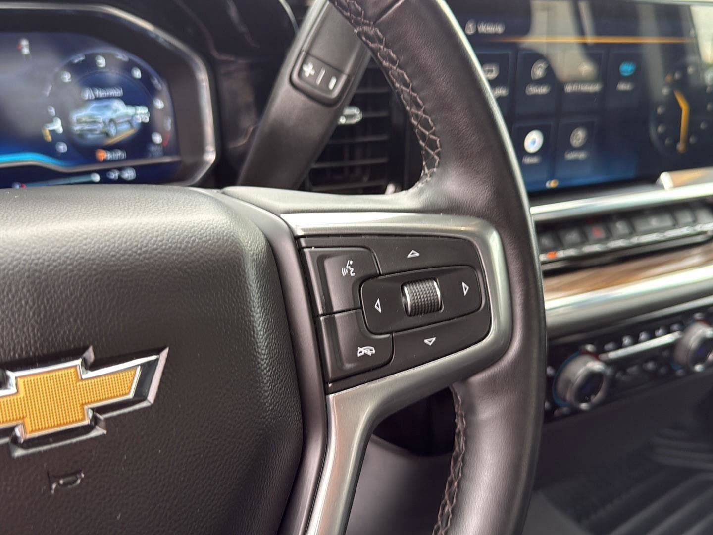 Used 2023 Chevrolet Silverado 1500 LT AWD/4WD image 12