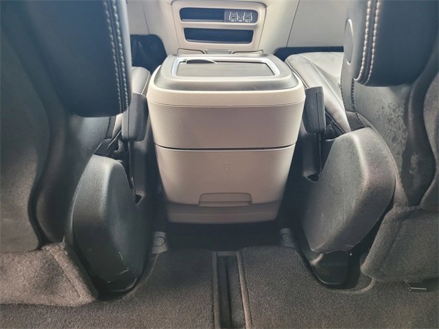 Used 2024 Chrysler Pacifica Touring-L image 17