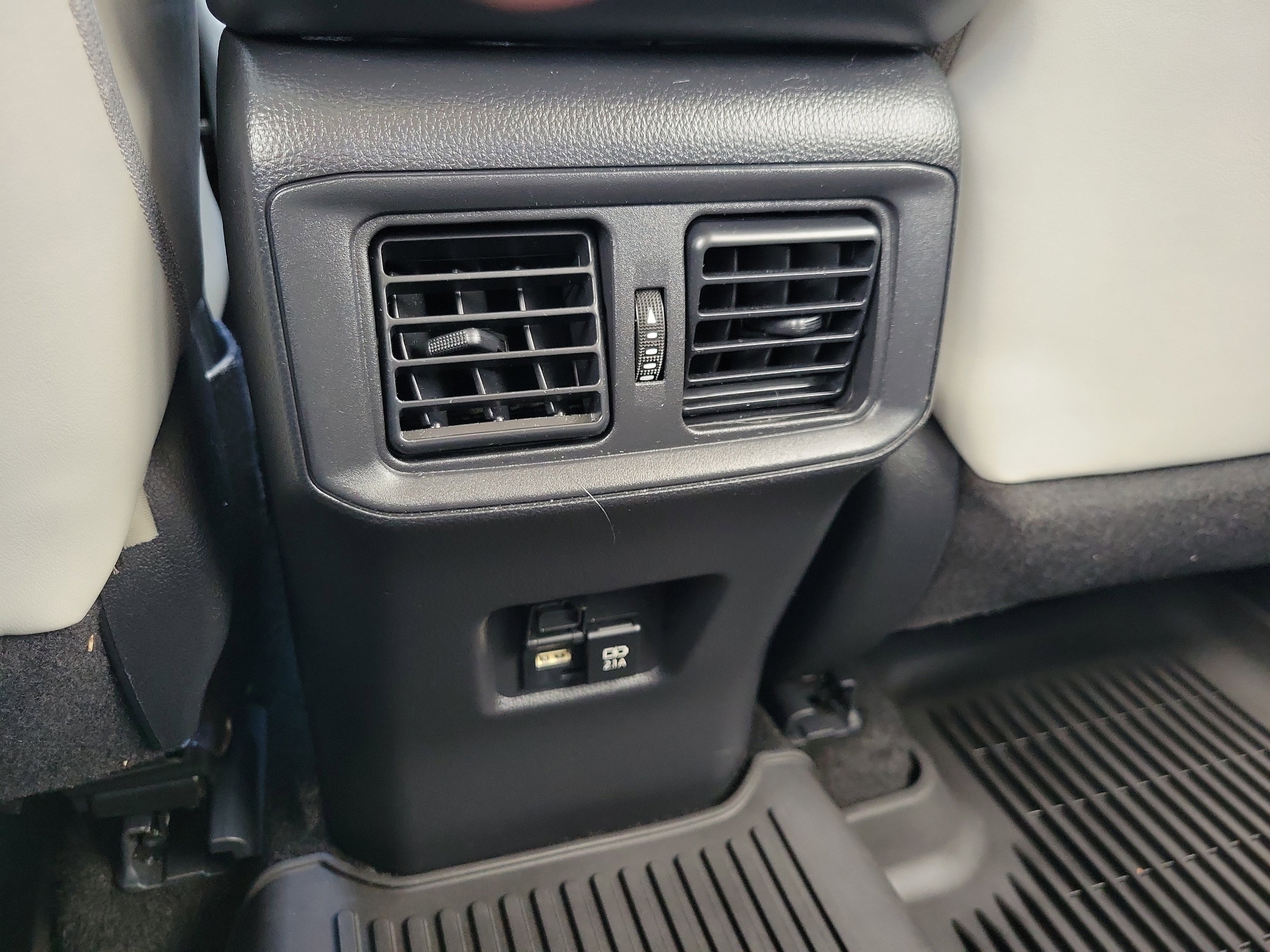 Used 2021 Toyota RAV4 XLE Premium image 15