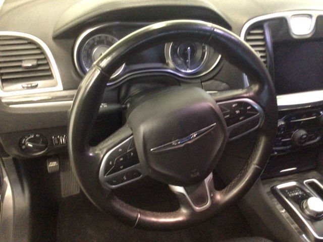 Used 2021 Chrysler 300 Touring RWD image 9