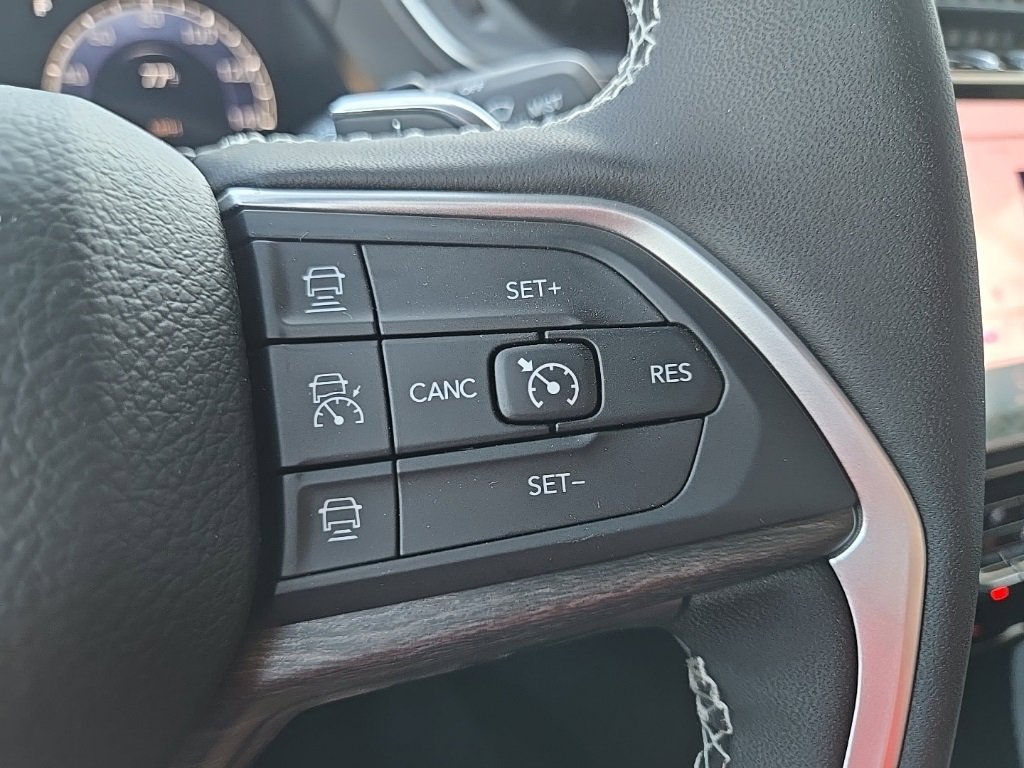 New 2025 Jeep Grand Cherokee Limited w/ Luxury Tech Group II image 38