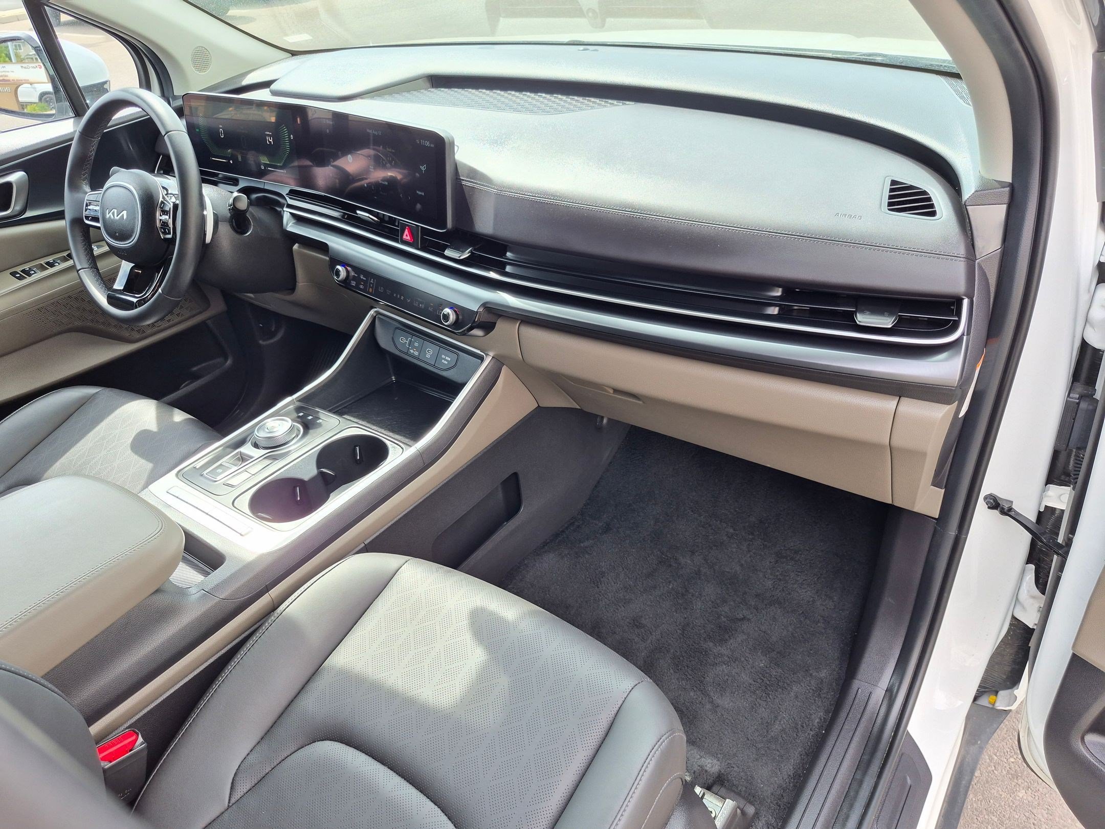 Used 2026 Kia Carnival LXS FWD image 35