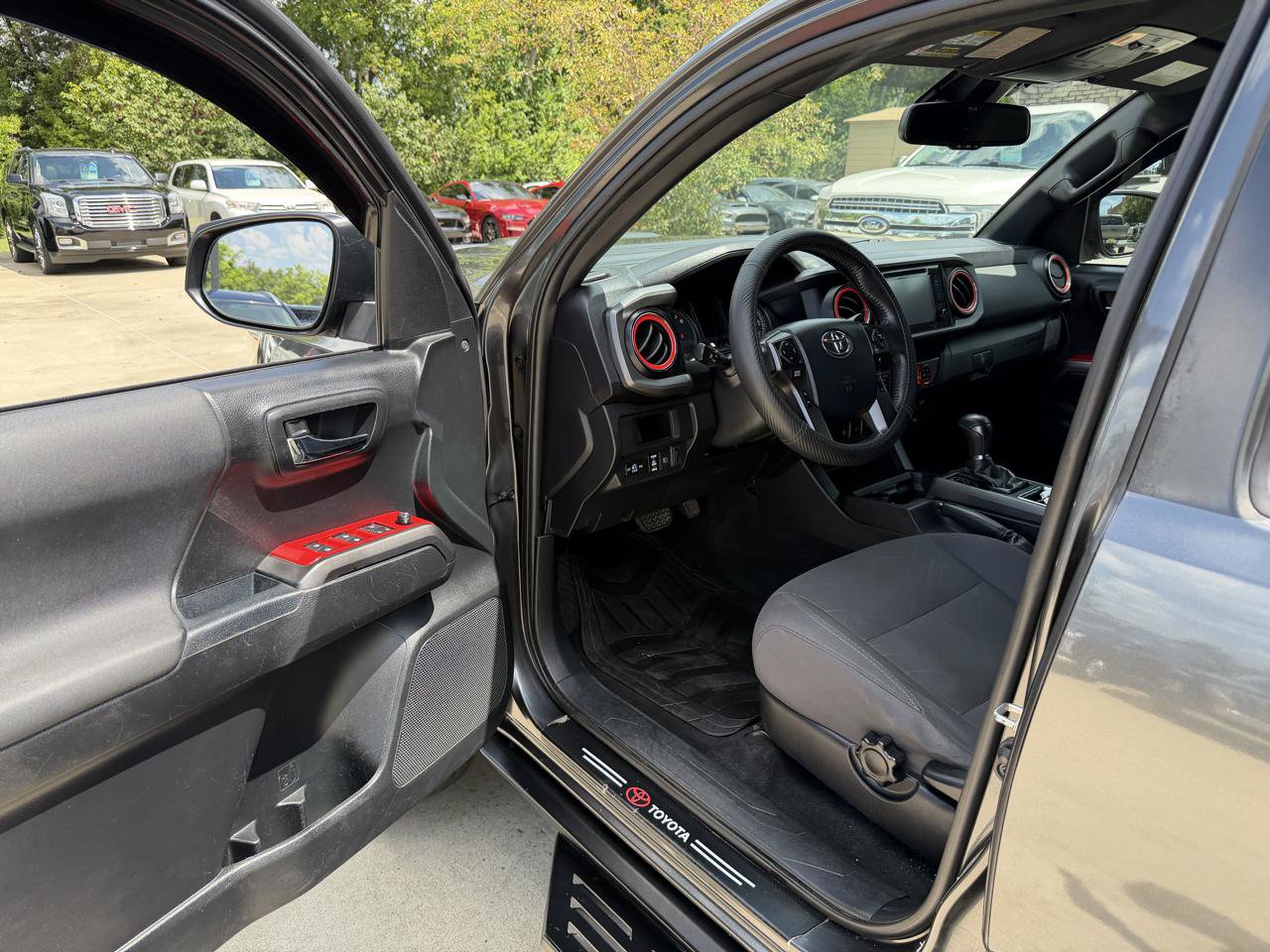 Used 2019 Toyota Tacoma TRD Sport w/ Technology Package AWD/4WD image 11