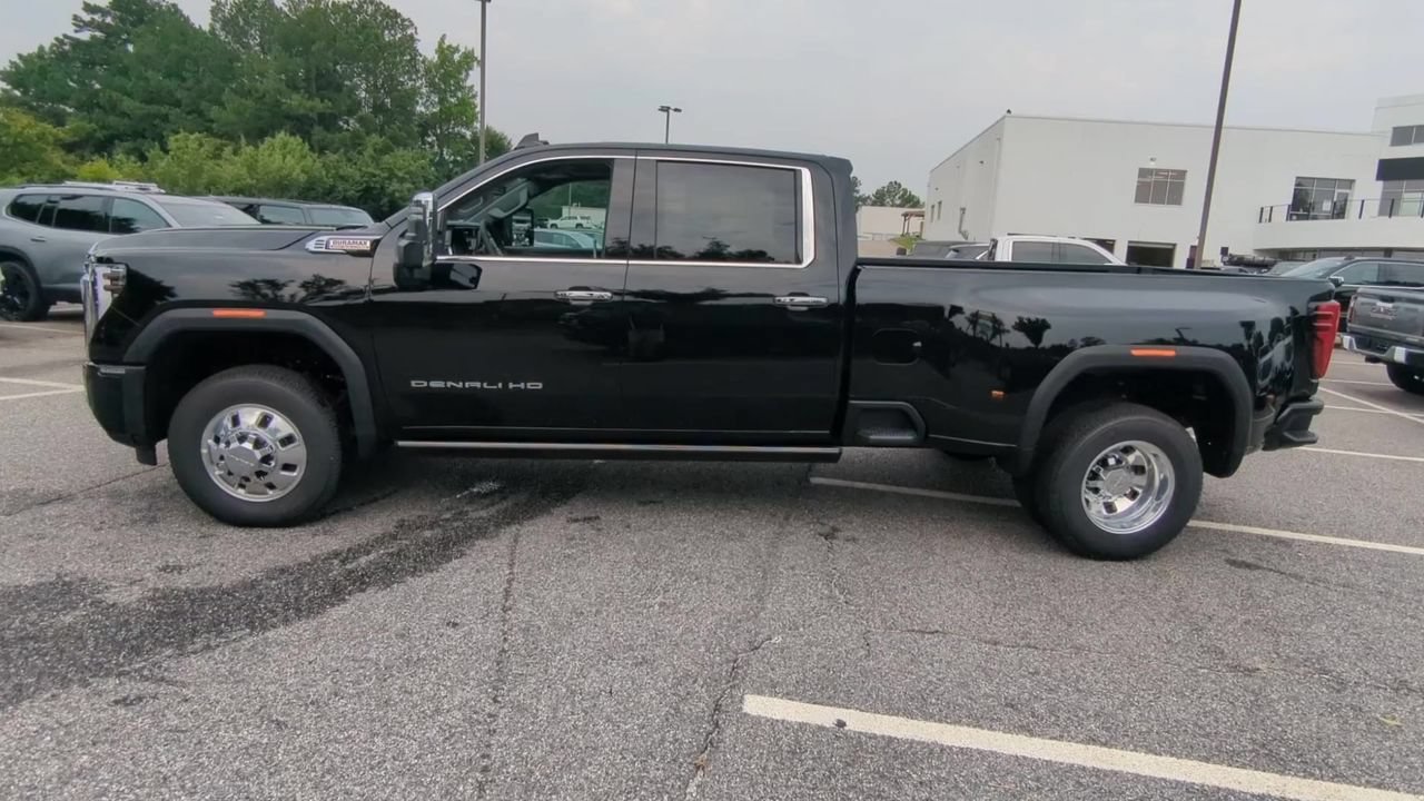 New 2026 GMC Sierra 3500 Denali w/ Denali Reserve Package AWD/4WD image 5