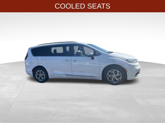 Used 2023 Chrysler Pacifica Limited FWD image 8