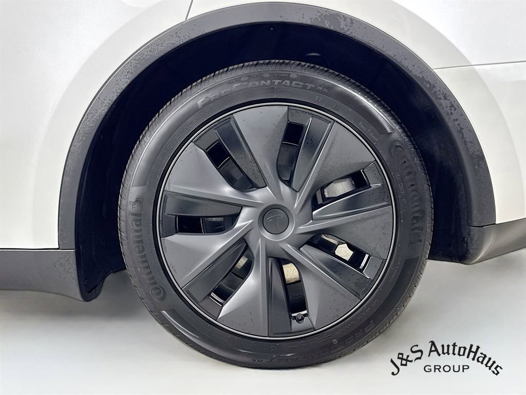 Used 2025 Tesla Model Y Long Range image 40