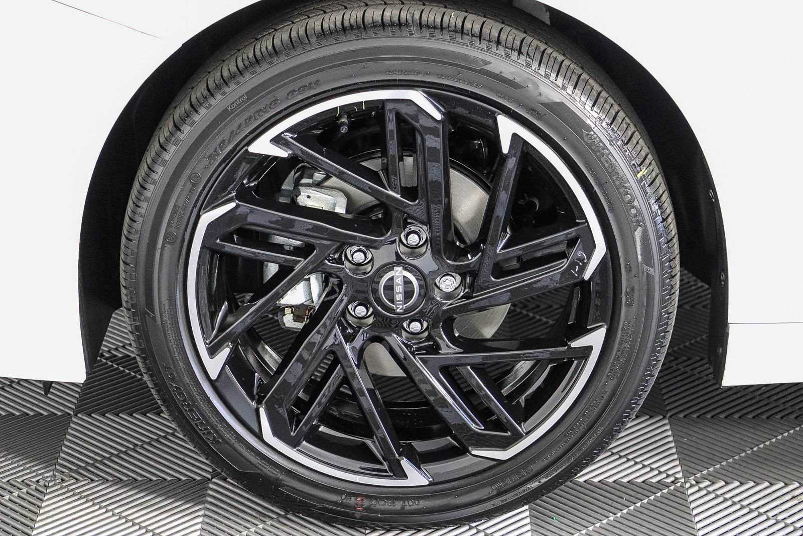 New 2026 Nissan Sentra SR w/ SR Premium Package FWD image 11