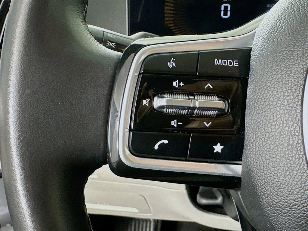 Certified 2025 Kia Sorento S image 10