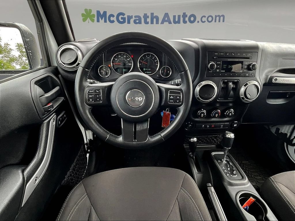 Used 2017 Jeep Wrangler Sahara w/ Connectivity Group AWD/4WD image 10