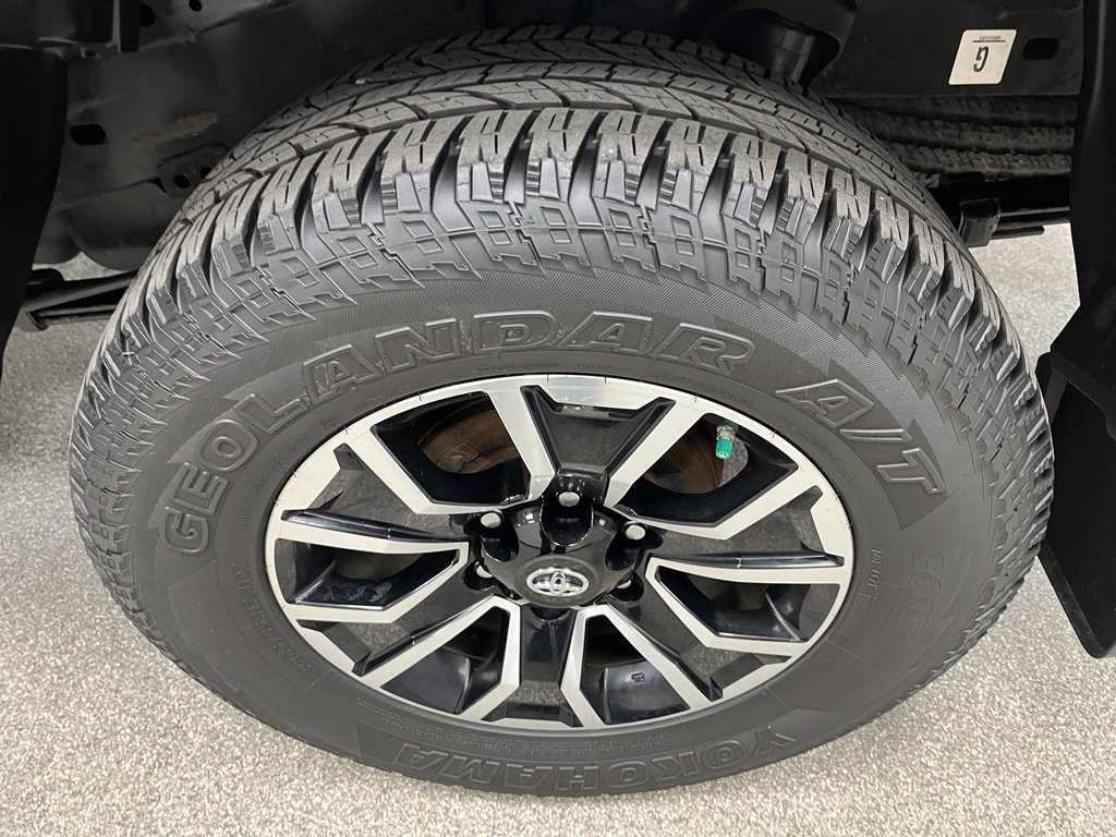Used 2020 Toyota Tacoma TRD Sport w/ TRD Premium Sport Package AWD/4WD image 16