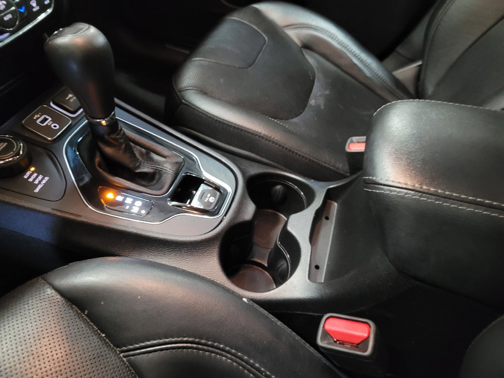 Used 2019 Jeep Cherokee Limited image 26