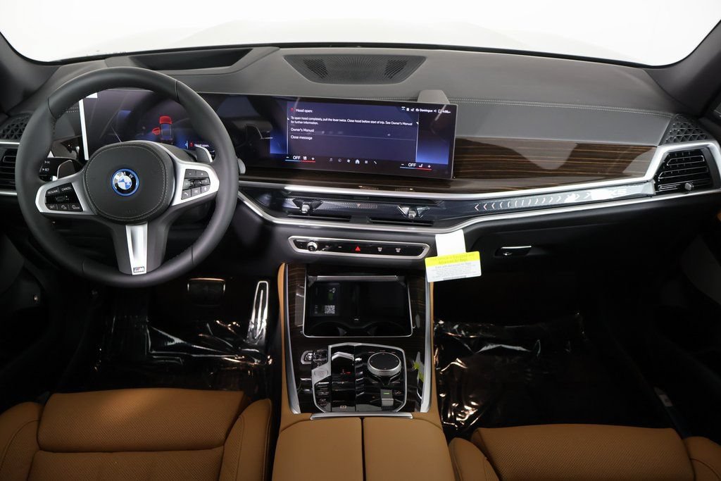 Used 2026 BMW X5 xDrive50e w/ M Sport Package AWD/4WD image 4
