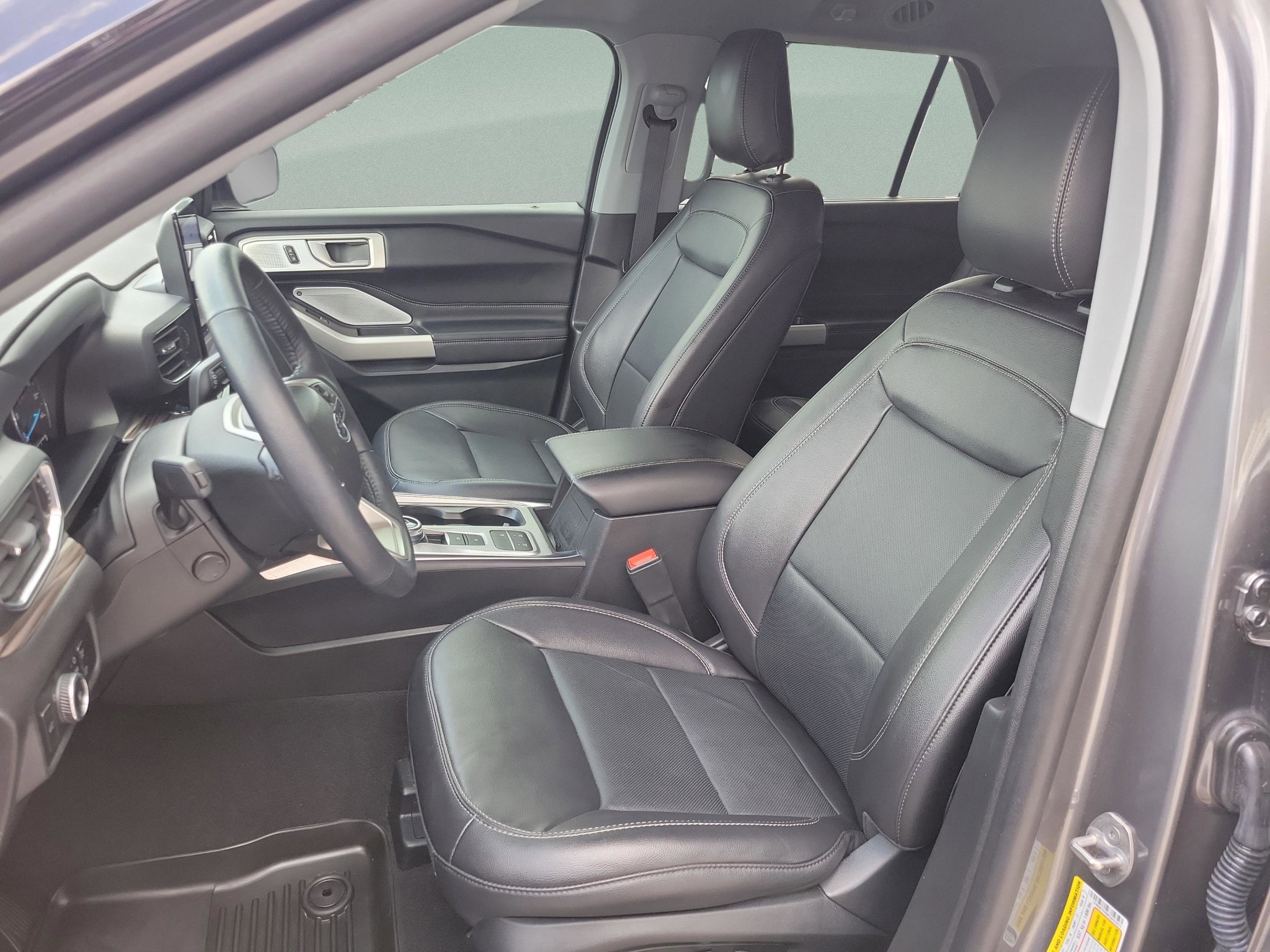 Used 2023 Ford Explorer Limited w/ Limited Technology Package RWD image 17