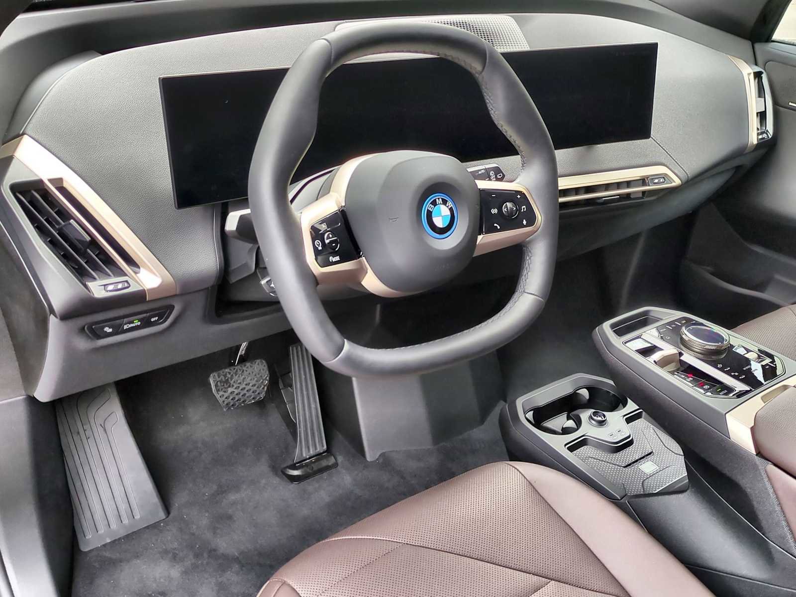 Used 2025 BMW iX xDrive50 image 10