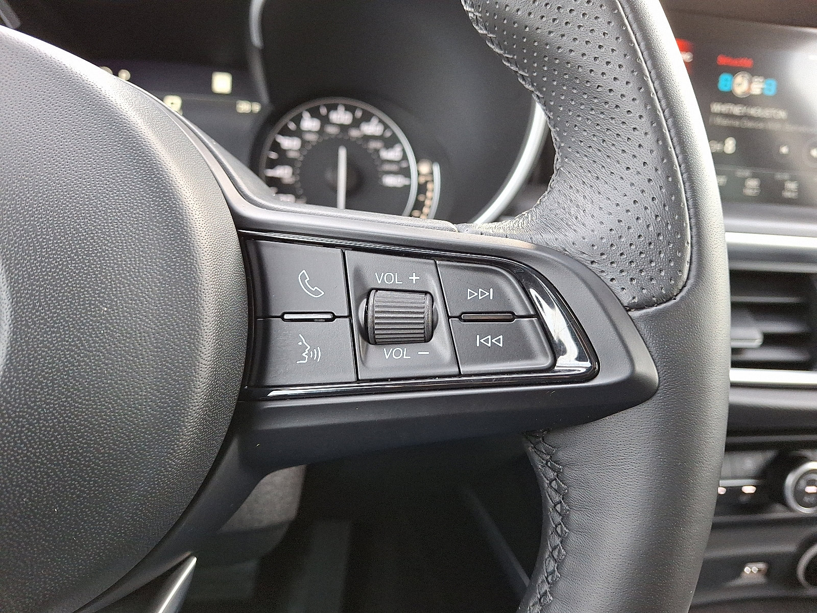 Used 2021 Alfa Romeo Stelvio Ti w/ Nero Edizione image 24