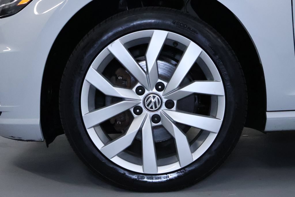 Used 2019 Volkswagen Golf SE FWD image 32