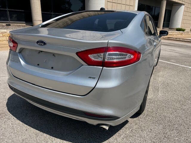 Used 2016 Ford Fusion SE image 11