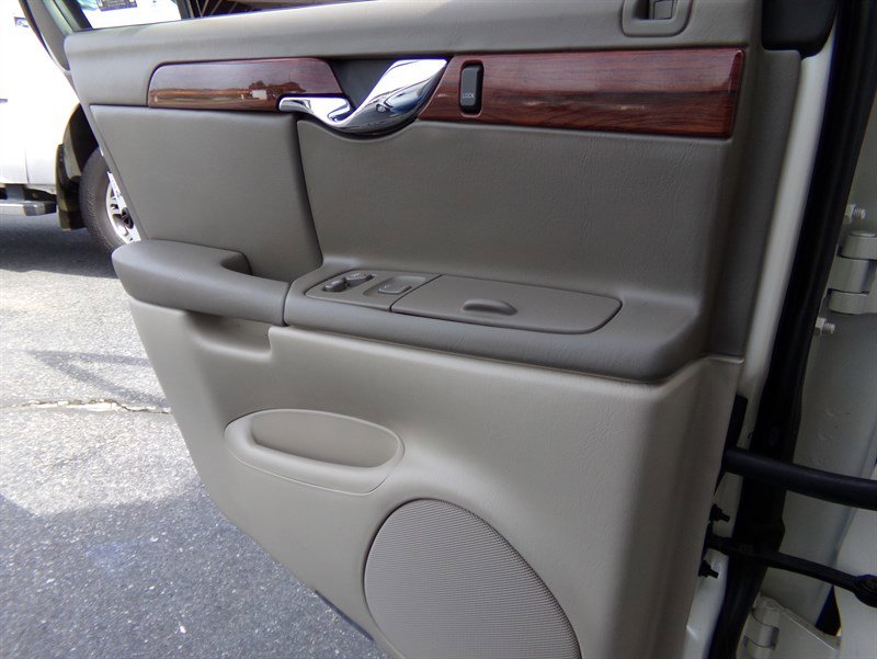 Used 2003 Cadillac De Ville Sedan w/ Comfort & Convenience Package image 73