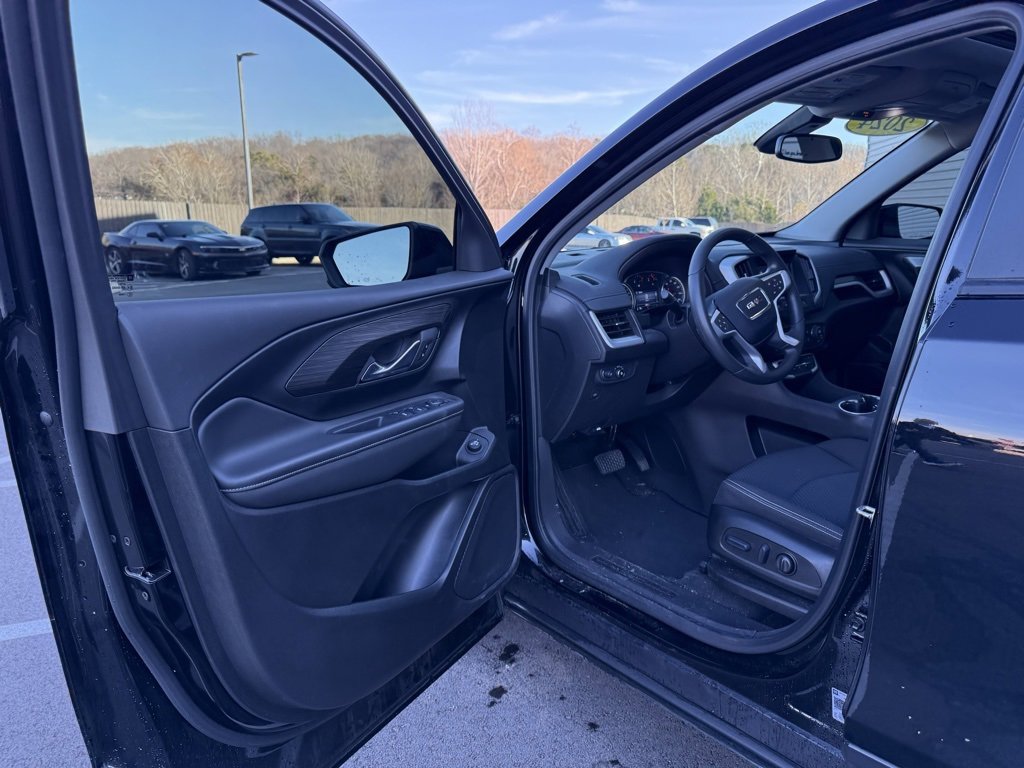 Used 2024 GMC Terrain SLE w/ Driver Convenience Package image 25