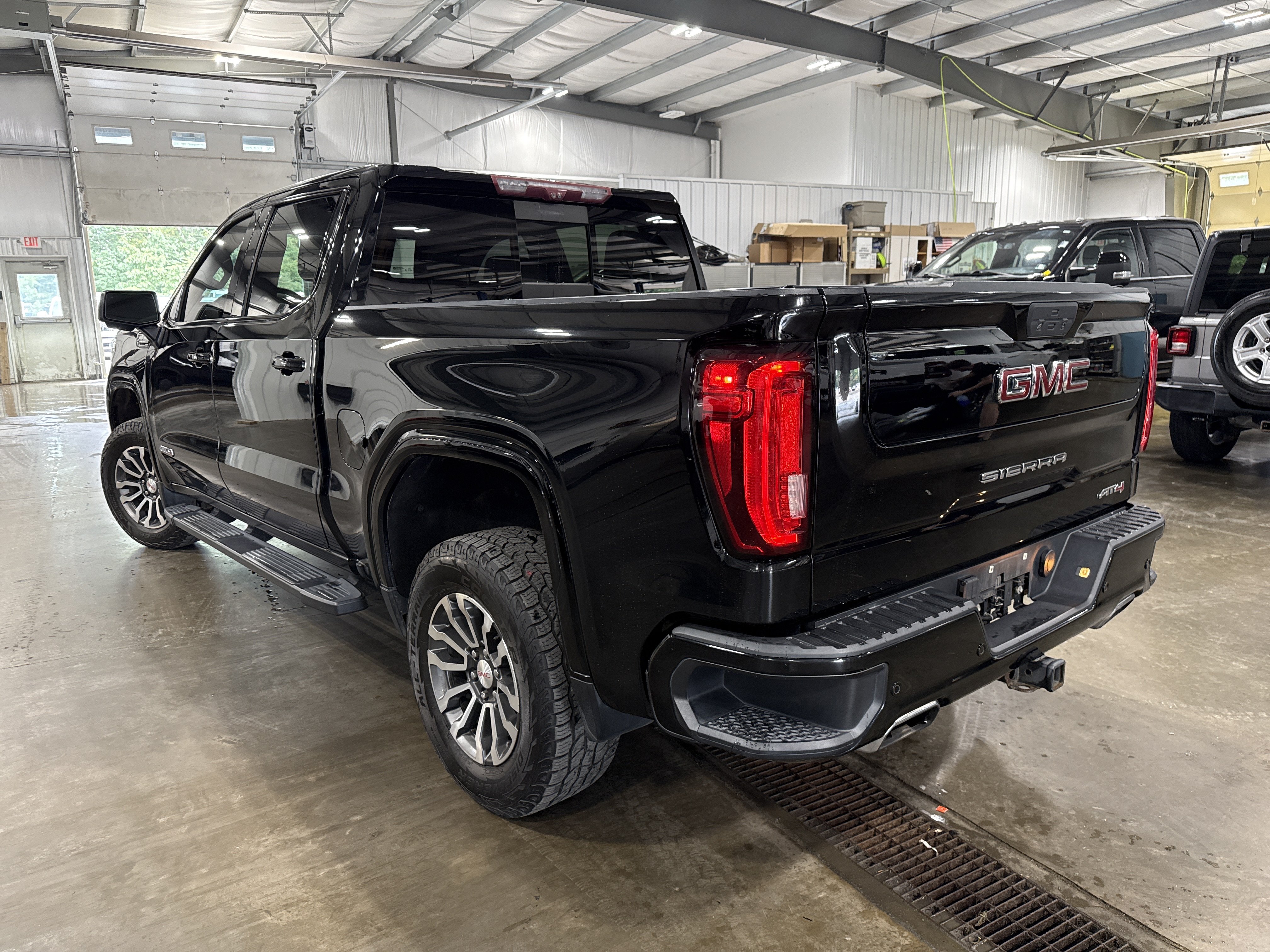 Used 2020 GMC Sierra 1500 AT4 w/ AT4 Premium Package AWD/4WD image 6