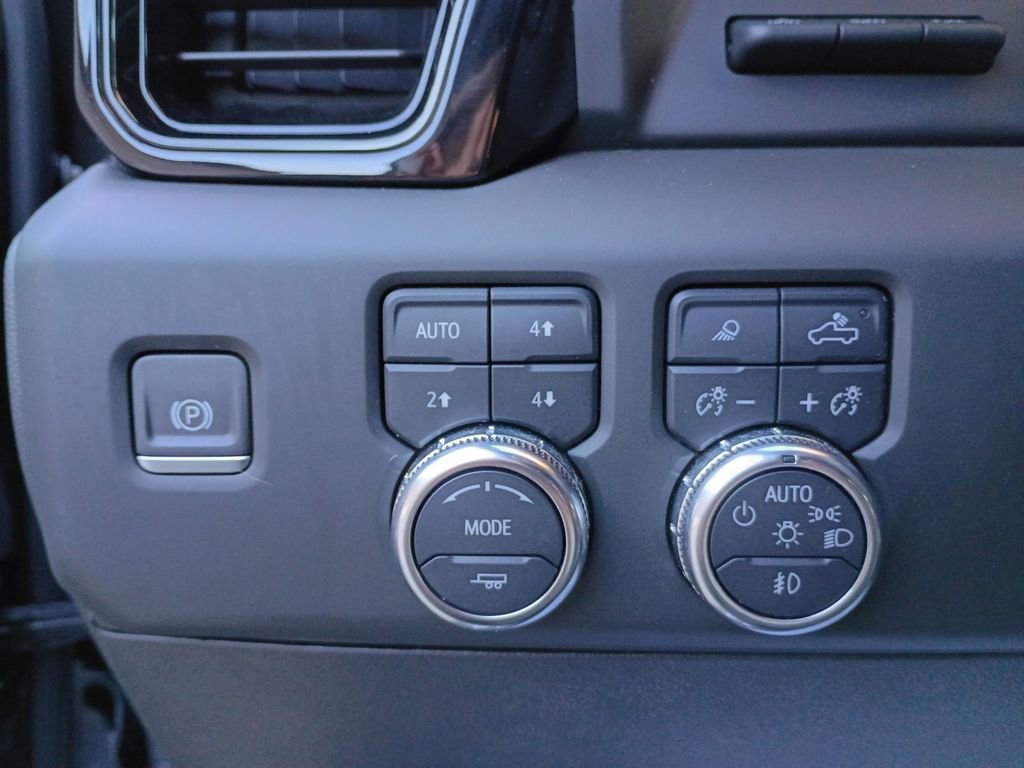 Used 2024 GMC Sierra 2500 AT4 w/ AT4 Premium Plus Package image 38