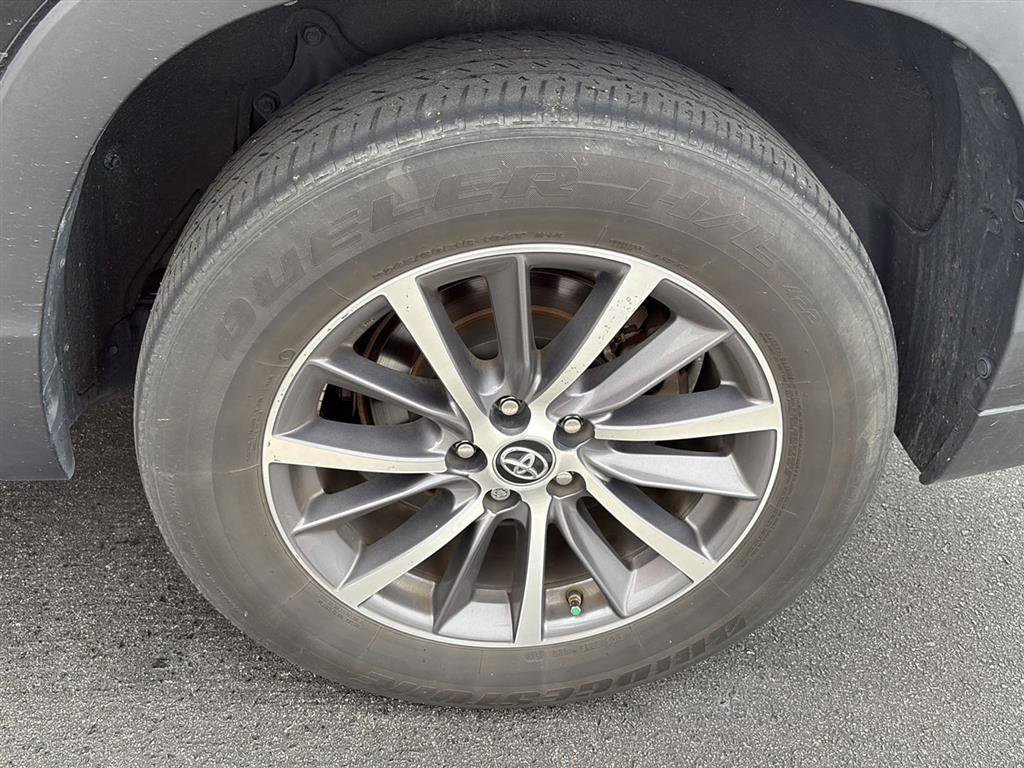 Used 2019 Toyota Highlander XLE image 11