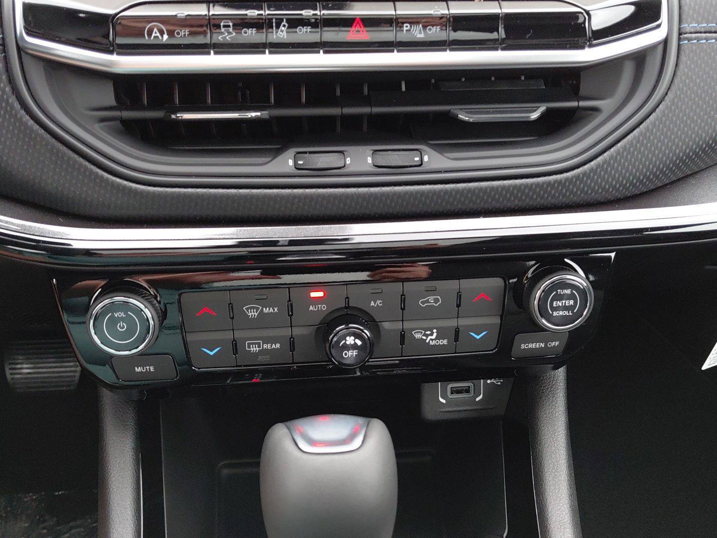 New 2026 Jeep Compass Limited w/ Sun, Sound & Navigation Group AWD/4WD image 29